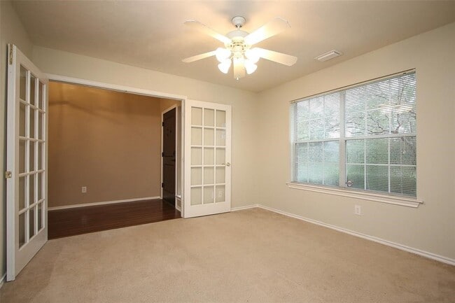 Building Photo - 14 Delphinium Pl