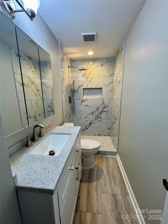 Building Photo - 707 Regency Dr