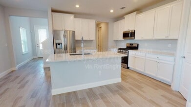 Building Photo - 307 Killarney Ave