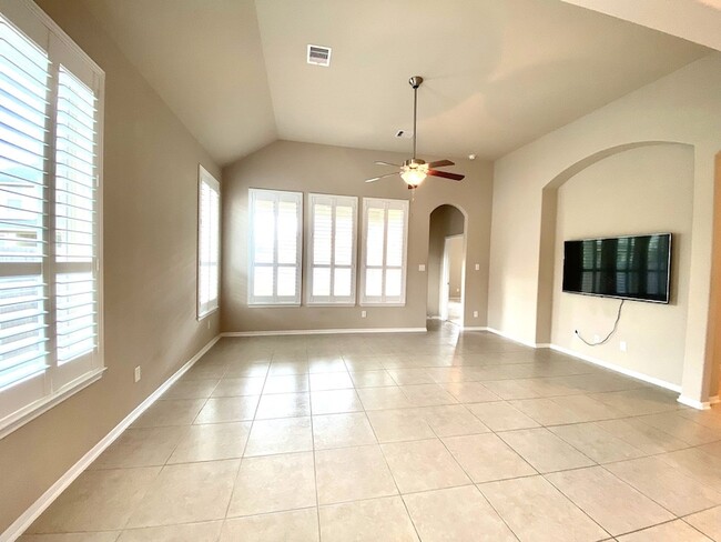 Building Photo - 2007 Post Oak Ct