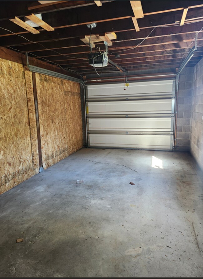 Building Photo - 820 Montana Ave