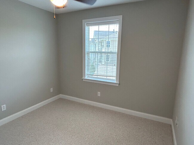 Building Photo - 2 Bedroom | 2 Bathroom Corner Unit Townhom...