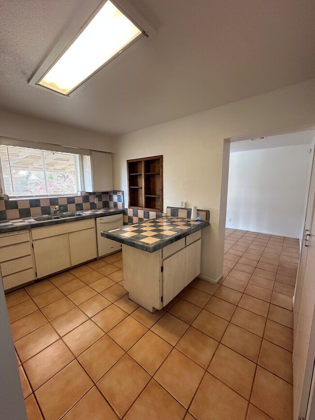 Building Photo - Fantastic 3BR/2BA Home in South Phoenix Av...