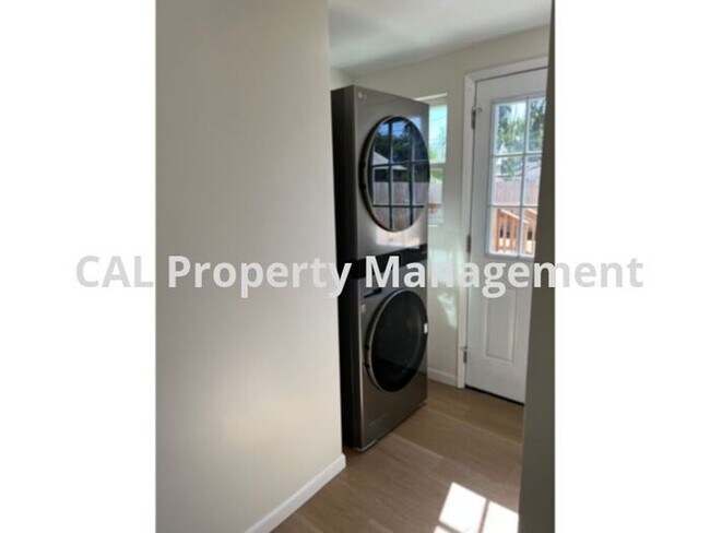 Building Photo - Burbank House for Rent in Great Location!
