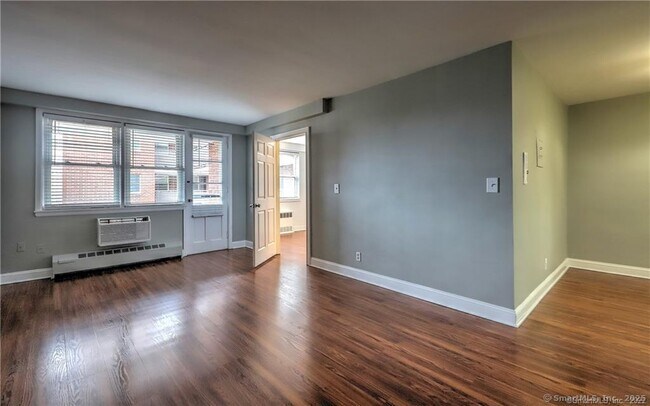 Building Photo - 444 Bedford St
