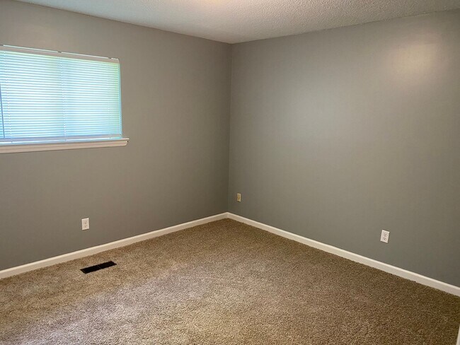 Building Photo - Three Bedroom, Large Lot, Pet Friendly,Hixson! ***Monthly rent $1900.00!***