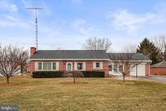 Building Photo - 1055 S Main St