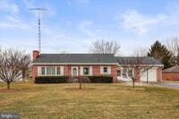 Building Photo - 1055 S Main St