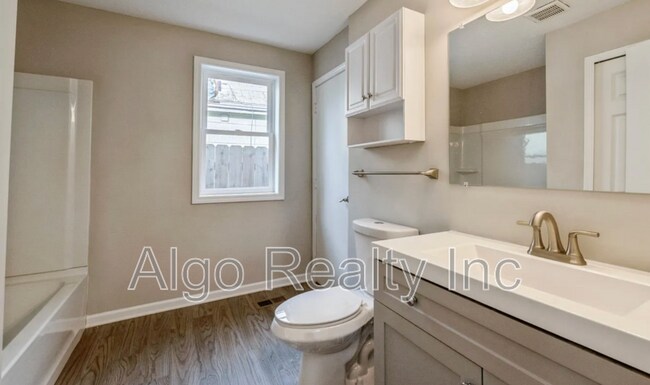 Building Photo - 1209 N Woodbridge St