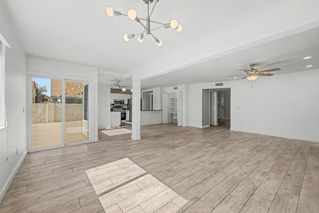 Building Photo - 1006 S Tiago Dr