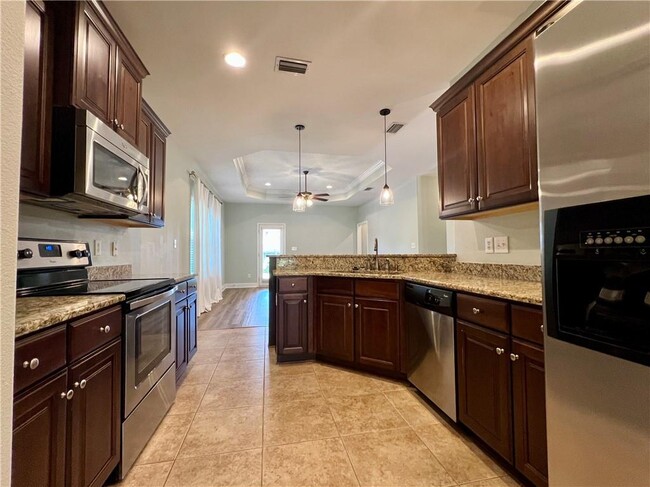 Building Photo - 9923 Summer Woods Cir N