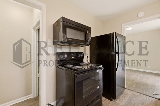 Building Photo - 571 S Roosevelt St