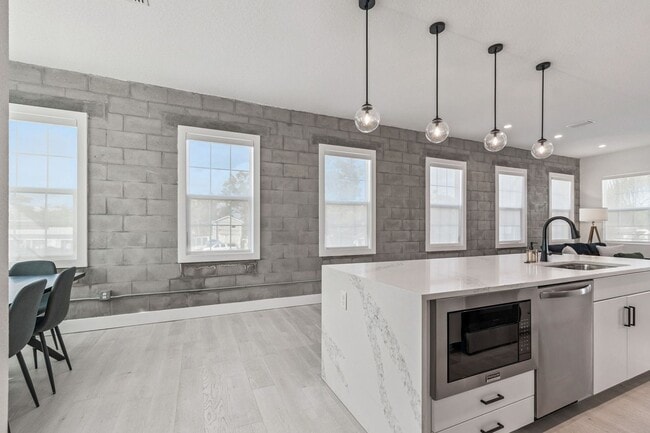 Building Photo - Modern Townhome For Lease in downtown St Pete and Warehouse Arts District