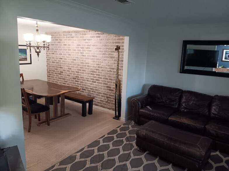Building Photo - 2308 Wesley Cir