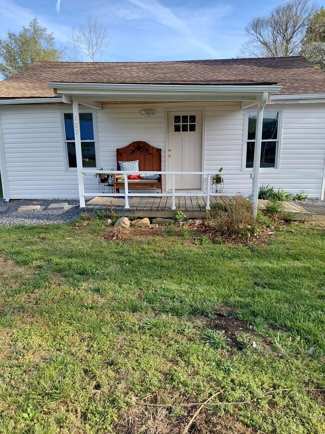 Building Photo - 102 Rock Church St