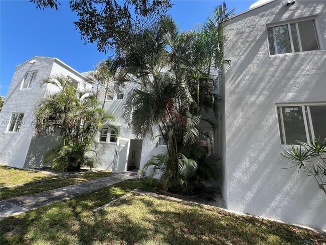 Building Photo - 1015 S 17th Ave