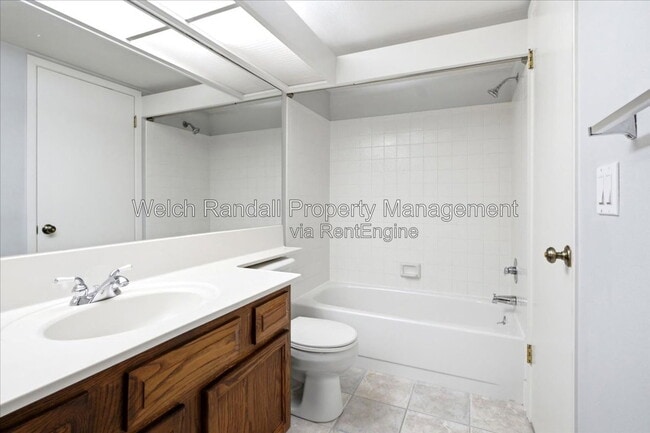 Building Photo - 6871 Countrywoods Cir