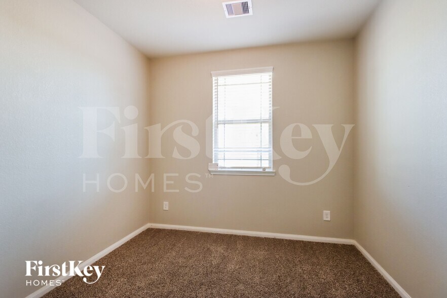 Building Photo - 26 Rd 5102F