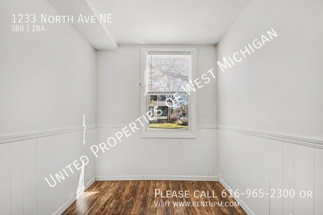 Building Photo - 1233 North Ave NE