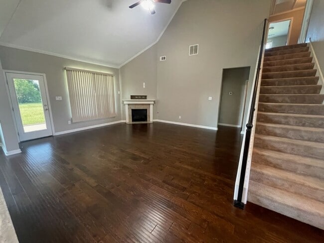 Building Photo - Centerhill Schools, beautiful corner lot w...