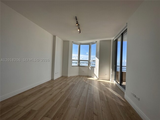 Building Photo - 808 Brickell Key Dr