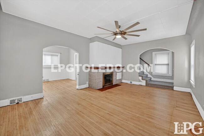 Building Photo - 4120 Parrakeet Ave