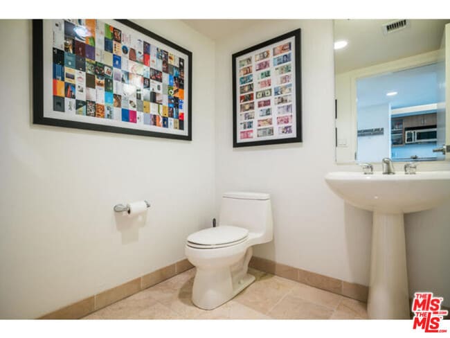 Building Photo - 13700 Marina Pointe Dr