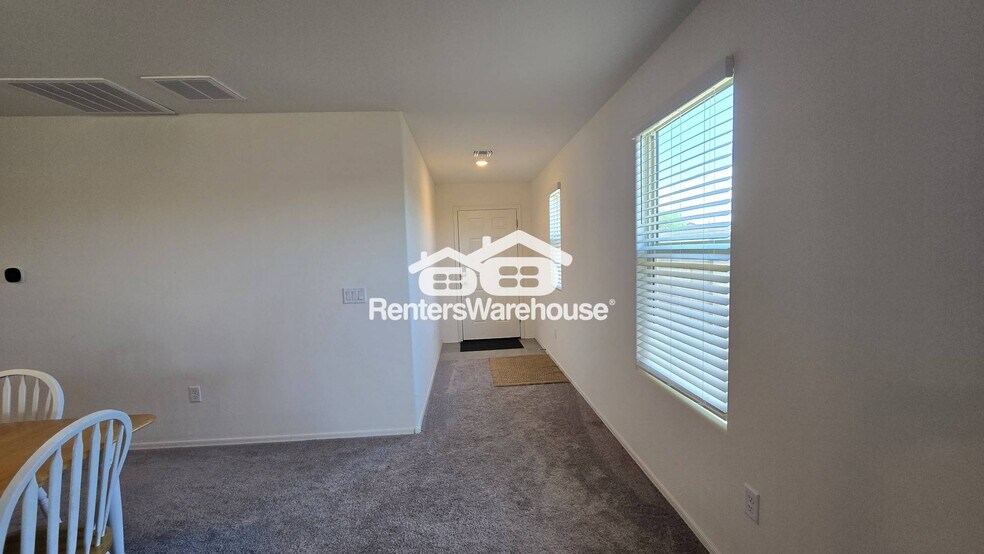 Building Photo - 686 Calle Calca