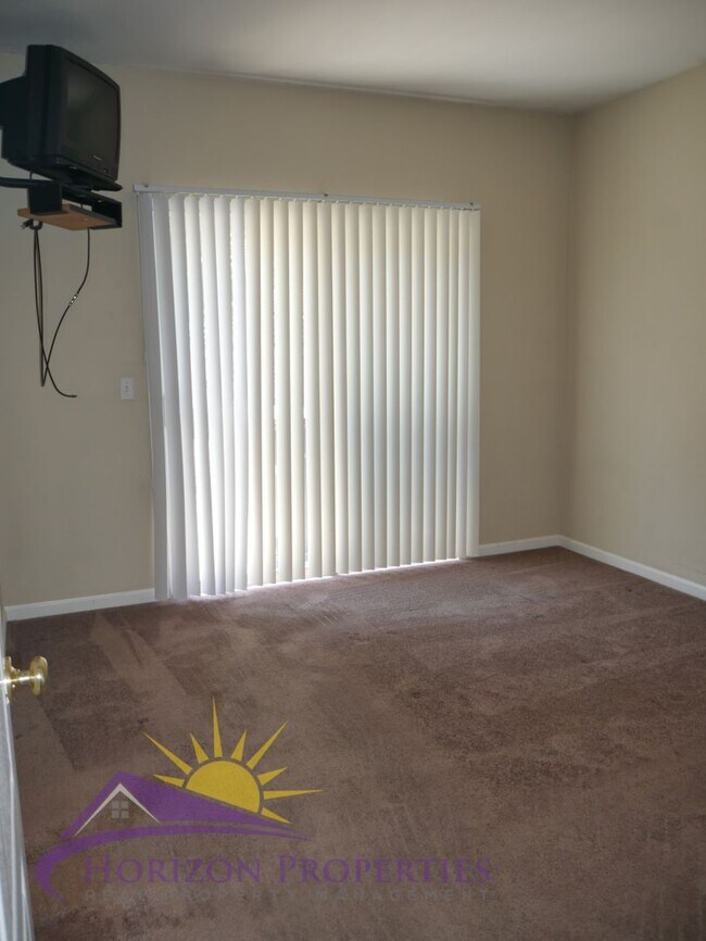 Building Photo - 3 Bed 2 Bath 1,130 sqft Single Family Home...