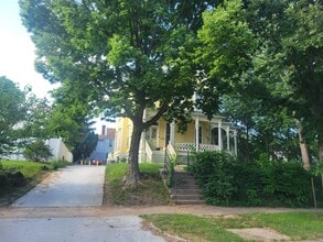 Building Photo - 413 E Illinois Ave