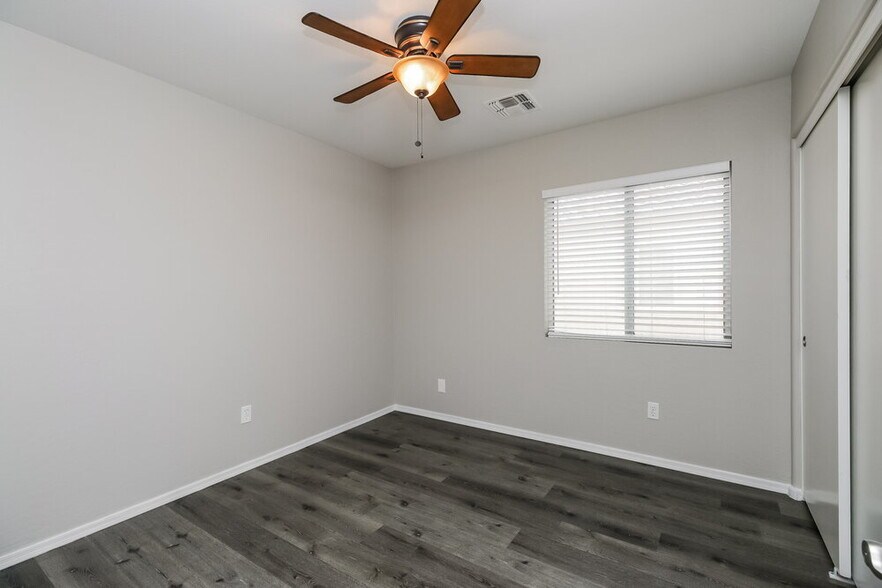 Building Photo - 31318 N Shale Dr