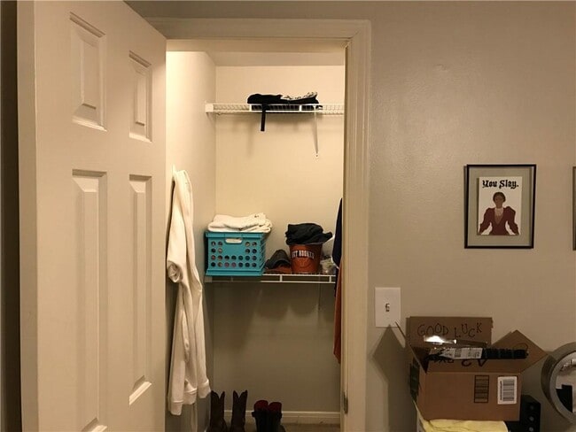 Building Photo - 501 W 26th St