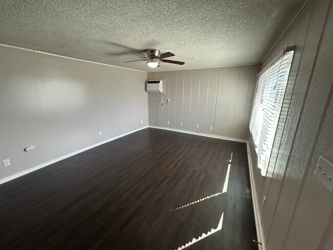 Building Photo - 1/1 Duplex / Fridge, Washer & Dryer Included  / Large Front Deck / Small Fenced in Side Yard/ NBISD