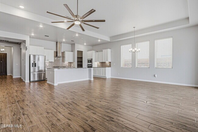 Building Photo - 253 Emerald Sun Dr