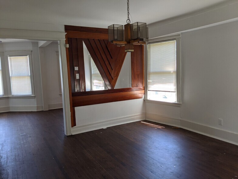 Building Photo - 1421 Fischer St