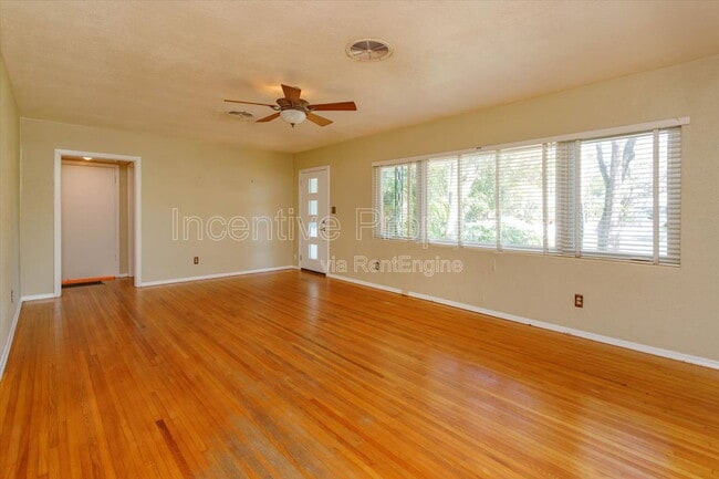 Building Photo - 816 Putnam Ave