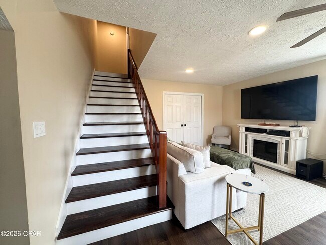 Building Photo - 1416 N Gray Ave