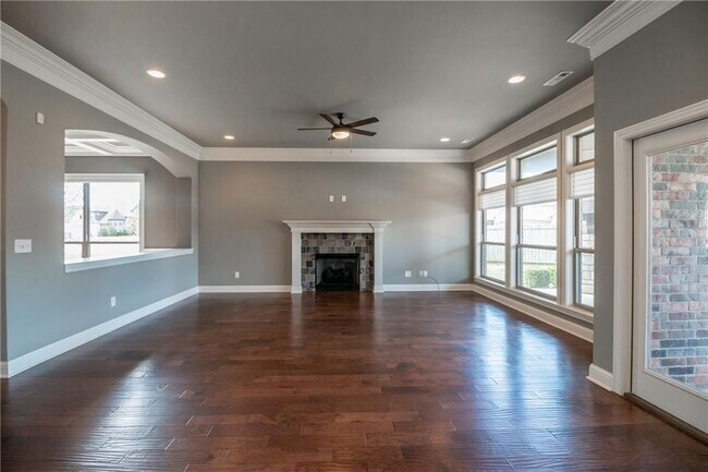 Building Photo - 5404 SW Lavender St