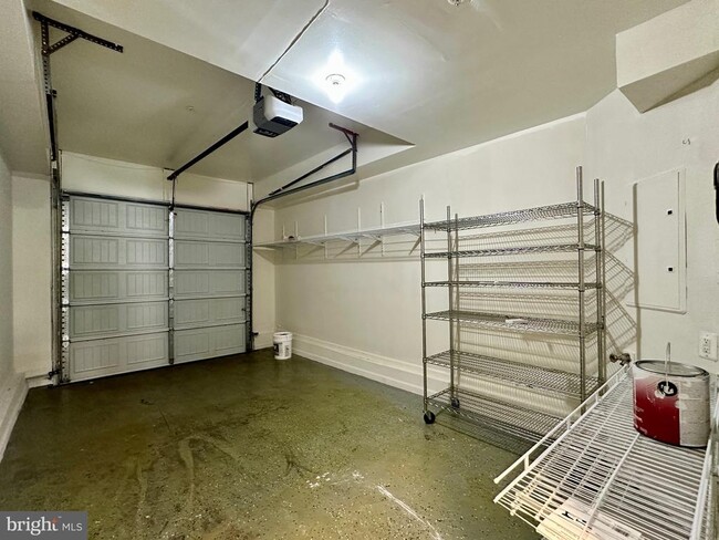 Building Photo - 13727 Endeavour Dr