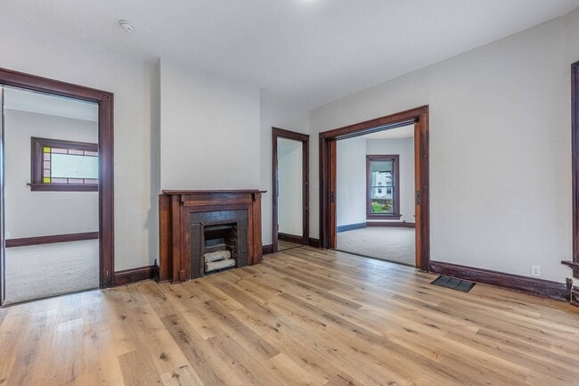 Building Photo - 4 Bed 3 Bath Single Family Home Available in Dayton*