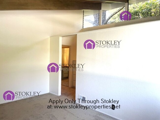 Building Photo - 137 Donna Maria Way