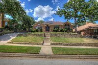 Building Photo - 3914 Meadow Dr