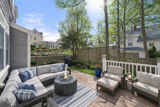 Building Photo - 71 King St