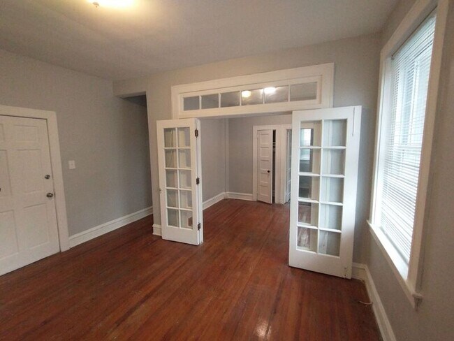 Building Photo - 307 Dolphin St