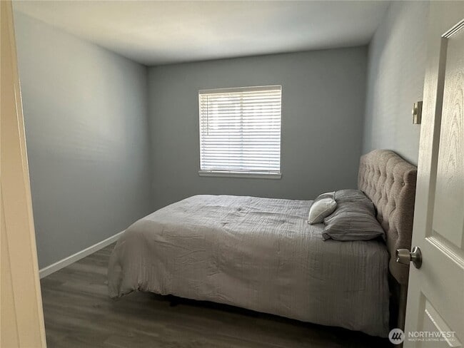 Building Photo - 33020 10th Ave SW