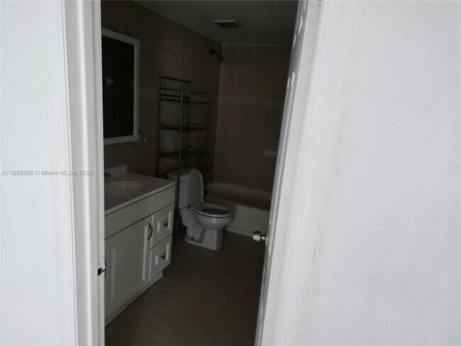 Building Photo - 10000 NW 80th Ct