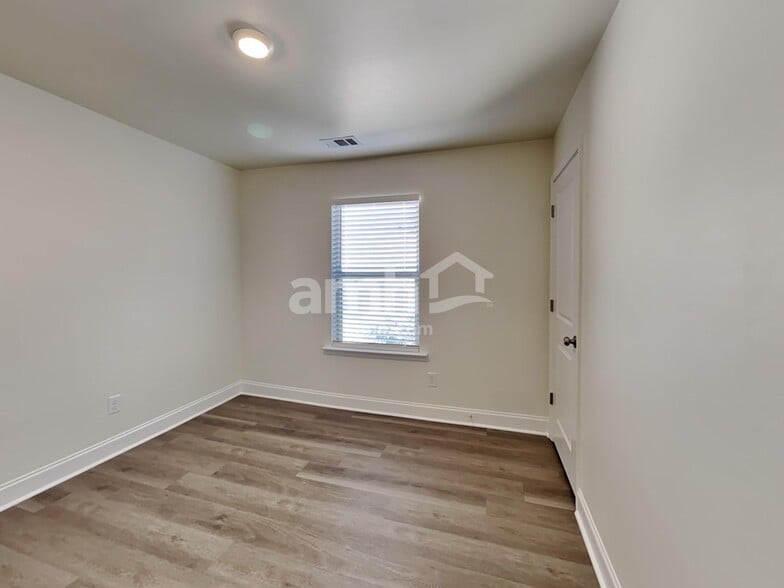 Building Photo - 2444 Beal St