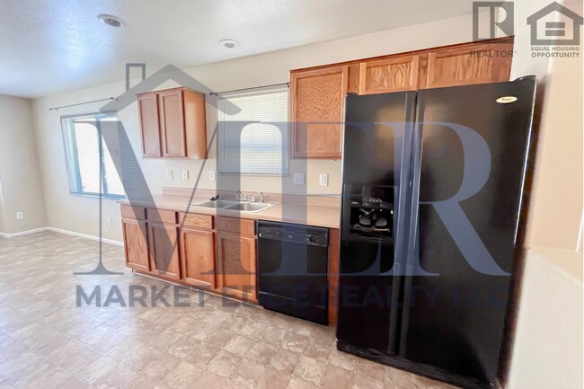 Building Photo - 3Bed/2Bath Home in Maricopa! Ready for Immediate Move-In! -- FENCED-IN YARD!