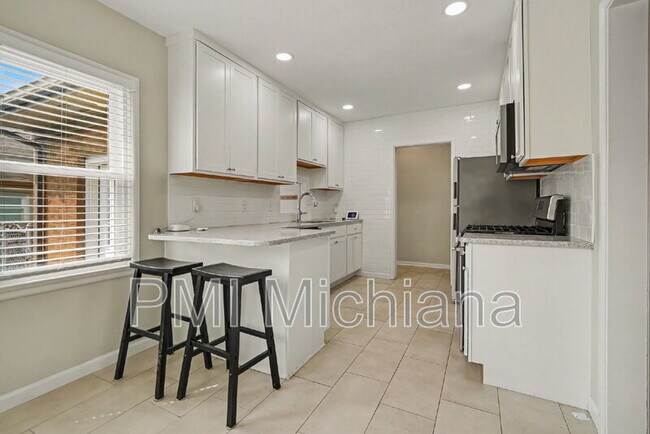 Building Photo - 510 E Pokagon St