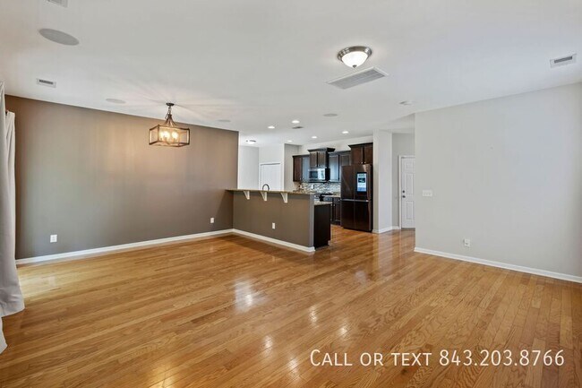 Building Photo - 158 Charlesfort Way